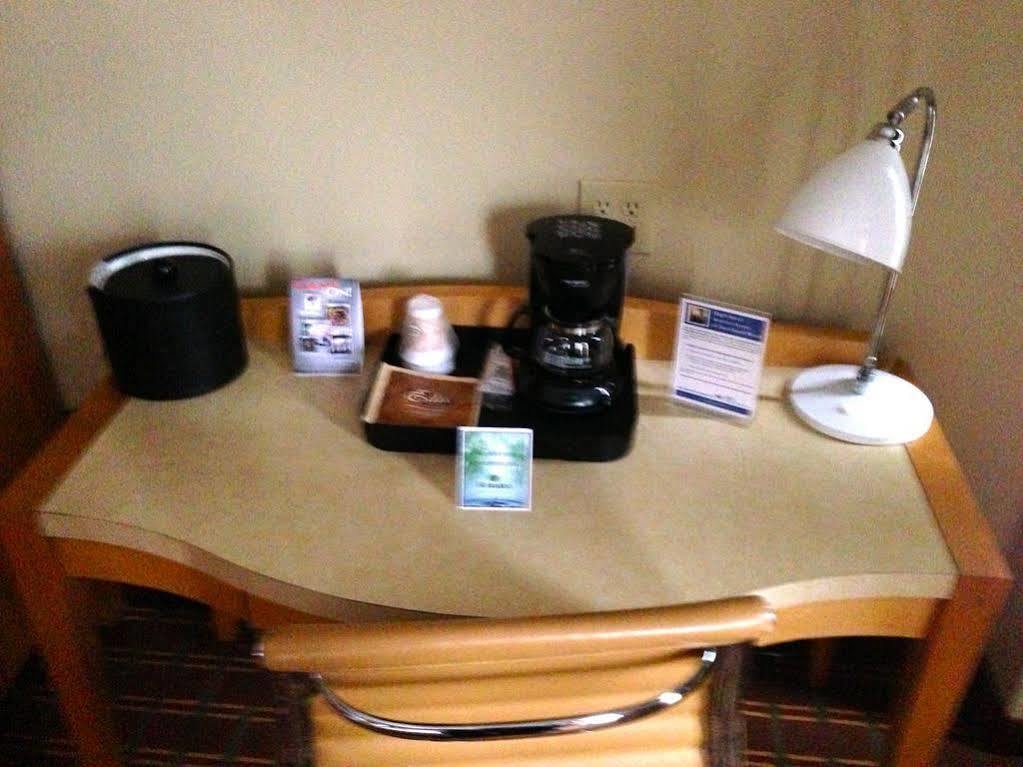 אירי The Avalon Hotel And Conference Center מראה חיצוני תמונה